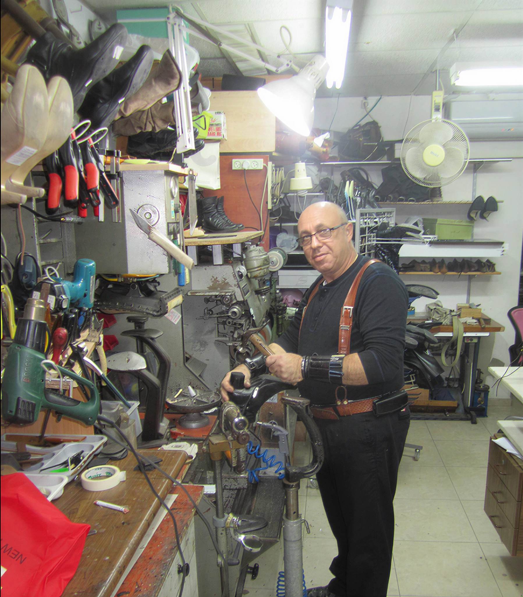 סטניסלב - סנדלר מקצועי בנתניה